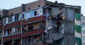 ЖАХЛИВА ТРАГЕДІЯ У КИЄВІ: РОСІЙСЬКА РАКЕТА ЗНИЩИЛА БУДИНОК – ЩОДЕННІ ЖОРСТОКІ ОНОВЛЕННЯ