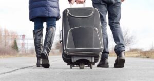 Українці за кордоном: Чи можете ви втратити своє житло в Україні? Детальний аналіз прав та ризиків