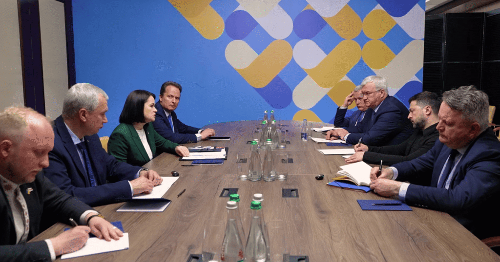 Зеленський зустрівся з суперницею Лукашенка на тлі загрози наступу з Білорусі: про що говорили Зеленський зустрівся з суперницею Лукашенка на тлі загрози наступу з Білорусі: про що говорили