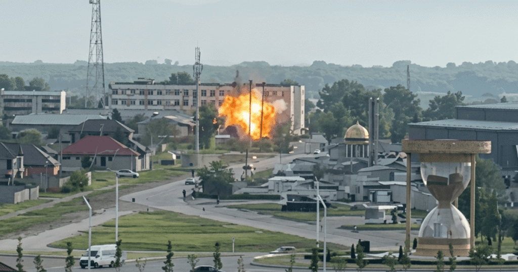 Грозний охопили вибухи: дрони гатять по військових об’єктах Чечні (відео)