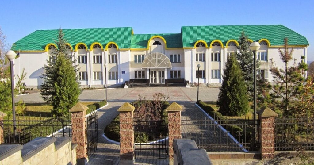 Біля Рівного вчитель фізкультури побив 16-річного підлітка після зауваження про шум Біля Рівного вчитель фізкультури побив 16-річного підлітка після зауваження про шум
