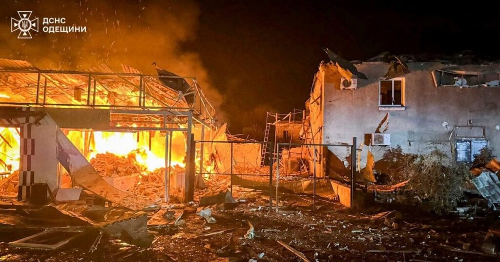 Чергова страшна ніч в Україні: які регіони зазнали ударів, що відомо про жертв та руйнування