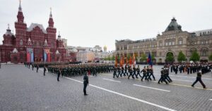 Парад на Красній площі: Як Україна показала слабкість Путіна та змусила його ховати техніку
