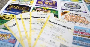 Неймовірна удача! Українка виграла 300 000 гривень в лотерею і тримає це в секреті від рідних!