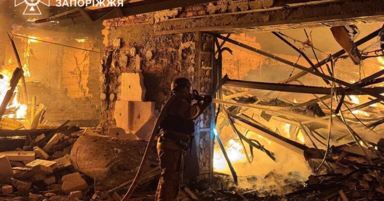 Запоріжжя під ударом: КАБи росіян спричинили руйнування та жертви. Фото та відео наслідків