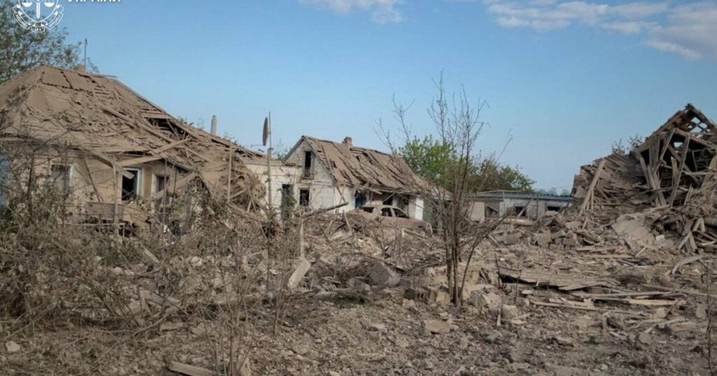 РФ ударила КАБами по Дніпропетровщині: 4 людей загинули, є поранені — Укрaїнa
