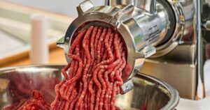 Як повернути гостроту ножам м’ясорубки: простий DIY-лайфхак для вашої кухні