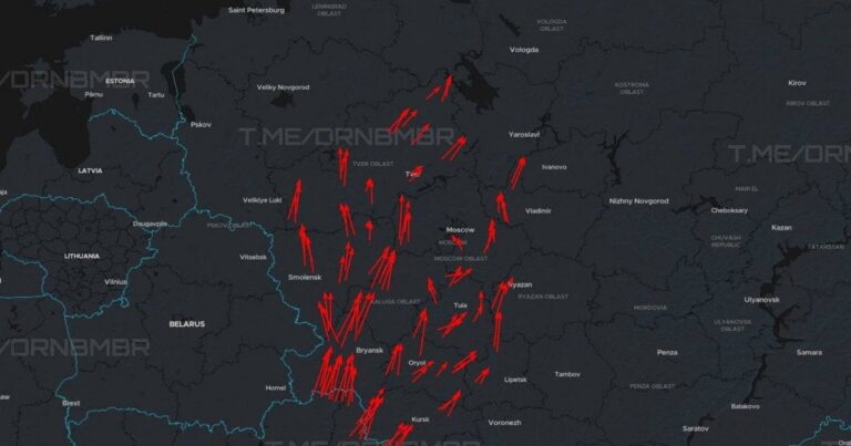 Москва в Облозі: Безпілотники Штурмують Столицю РФ, Небо Закрито, Аеропорти Паралізовано!