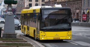 Стрибок цін на громадський транспорт: чому Львів і Київ змінюють тарифи та що відбувається в інших регіонах — Укрaїнa