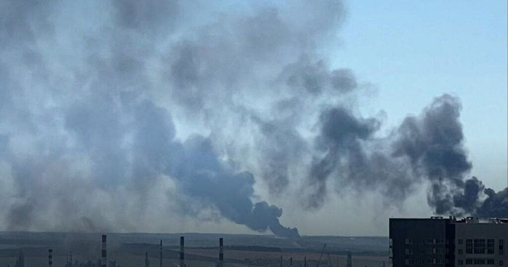 Удар по НПЗ у Пермі — Генштаб заявив про пожежу на ключових установках — Укрaїнa