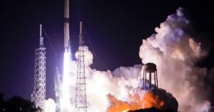 Вогняний гриб над Флоридою: ракета New Glenn Безоса вибухнула під час випробувань двигунів