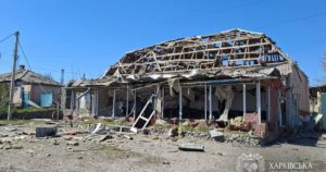 "Не можу тут бути ні секунди": Росія вдарила ракетою посеред дороги, багато загиблих