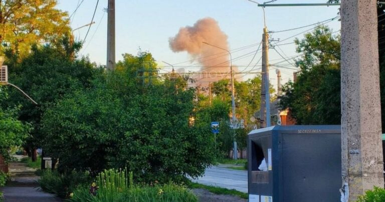 Нічна Битва Безпілотників: Росія та Крим під Ударом! Вибухи, Пожежі та Тривожні Сигнали!
