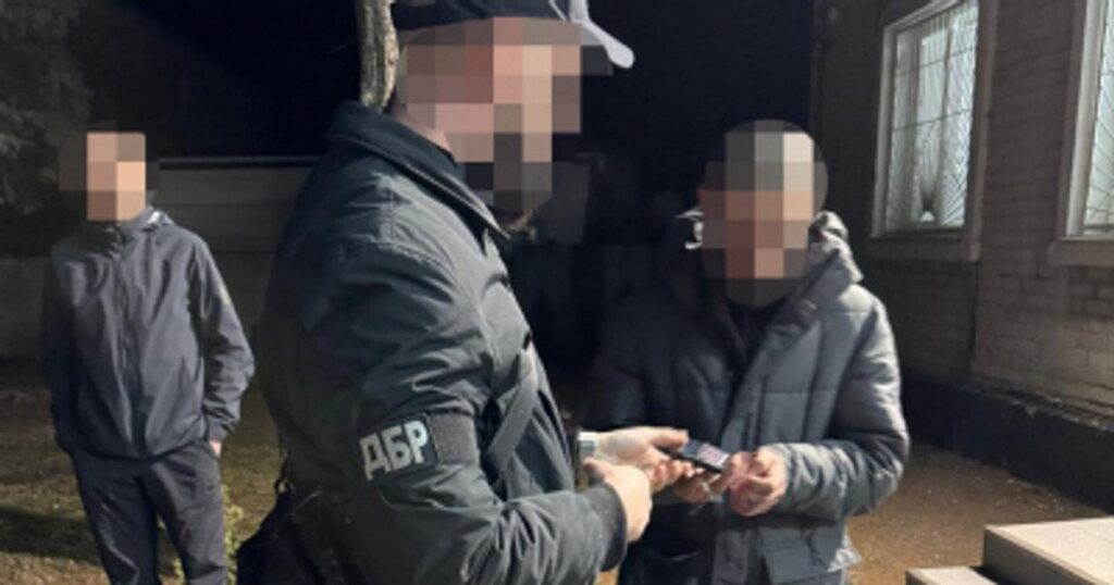 Шокер, газ та перелом: посадовець ТЦК піде під суд за розправу над пенсіонером з Волині Шокер, газ та перелом: посадовець ТЦК піде під суд за розправу над пенсіонером з Волині
