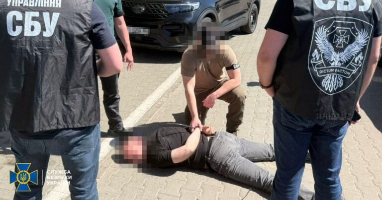 Скандал на Житомирщині: Керівника обласного ТЦК затримали на хабарі за “бронь” працівників