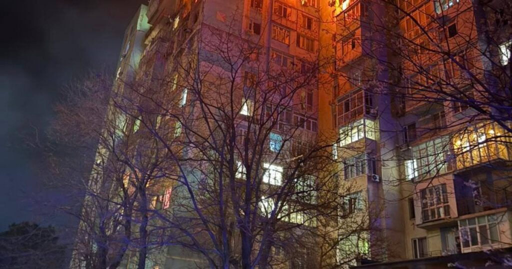 Ворог атакував Одесу: є пожежі у двох багатоповерхівках (фото)