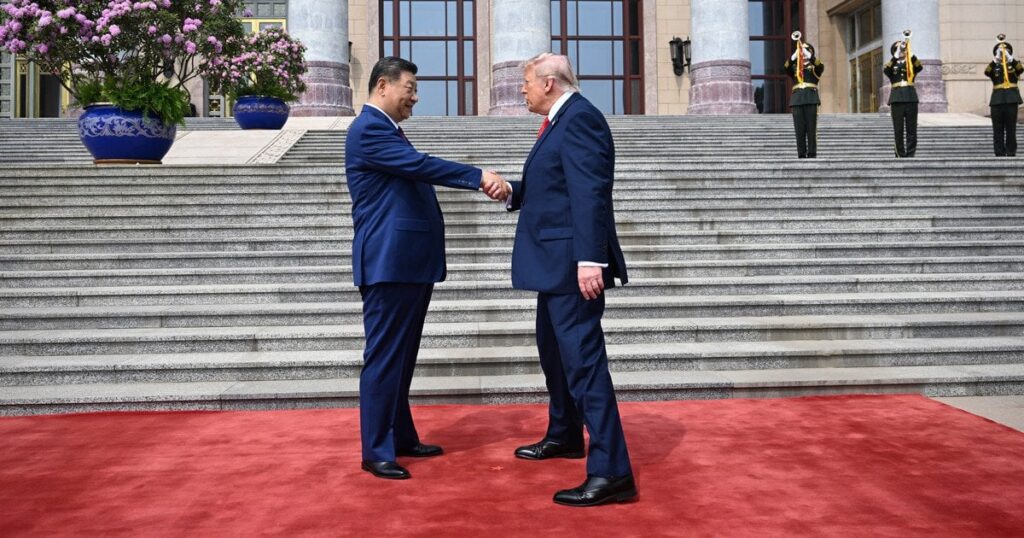 Зустріч Трампа і Сі у Пекіні - рукостискання політиків наробило галасу (відео) — Політика Зустріч Трампа і Сі у Пекіні - рукостискання політиків наробило галасу (відео) — Політика
