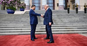 Рукостискання, що здивувало світ: Дональд Трамп та Сі Цзіньпін у Пекіні — детальний аналіз невербальної комунікації