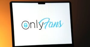 Шок: Українці заробляють мільйони на OnlyFans, але держава отримує мізер – суд поставив крапку у гучній справі!
