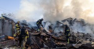Будинки знищені вщент, вбита жінка: моторошні наслідки "прильотів" у Харкові та передмісті (фото)