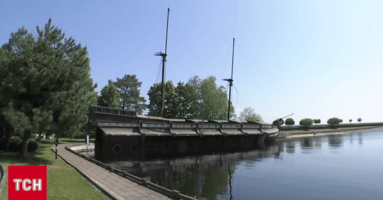 Легендарний “Галеон” Януковича назавжди пішов під воду: таємниці затонулого плавучого палацу в “Межигір’ї”