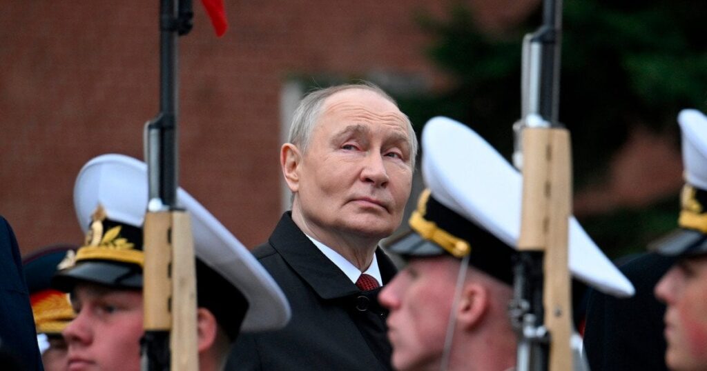Путін на параді 9 травня — виснажений вигляд і дивні деталі, які обговорюють — Світ