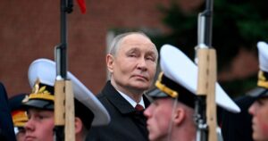 Путін на параді 9 травня: Втома, дивні деталі та тривожні знаки для Кремля