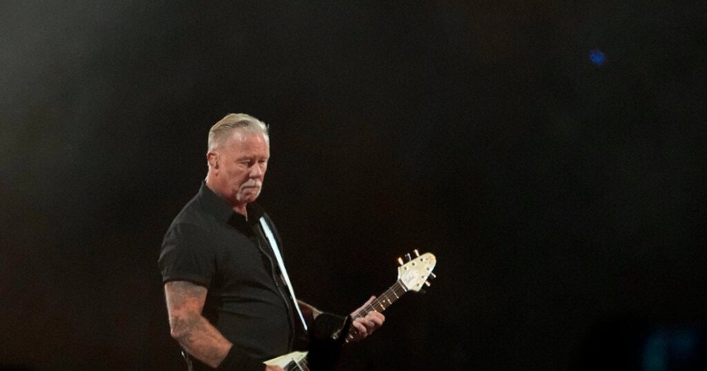 “Ми любимо тебе”: фронтмен групи Metallica публічно звернувся до дівчини з України на концерті в Берліні “Ми любимо тебе”: фронтмен групи Metallica публічно звернувся до дівчини з України на концерті в Берліні