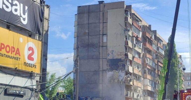 Київ під вогнем: жахливі наслідки російської атаки на Харківській та по всій столиці – що відомо на зараз