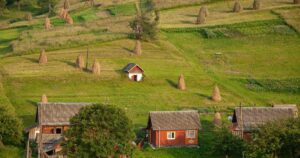 Нове Життя Старої Хати: Українці Обирають Село За Спокоєм і Власним Проектом