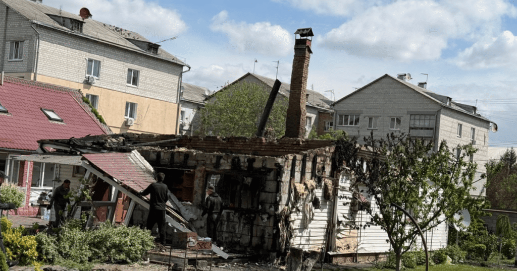 Залишилися лише спогади і попіл: на Київщині росіяни зруйнували дім полеглого героя Залишилися лише спогади і попіл: на Київщині росіяни зруйнували дім полеглого героя