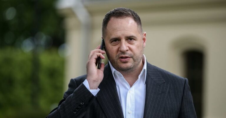 Єрмак відкинув звинувачення: чи консультувався голова Офісу Президента з ворожкою “Вероніка Феншуй Офіс” щодо кадрових призначень?