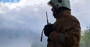 Атака РФ на Житомирщину — дві жінки поранені, ДСНС працює на кількох локаціях — Укрaїнa