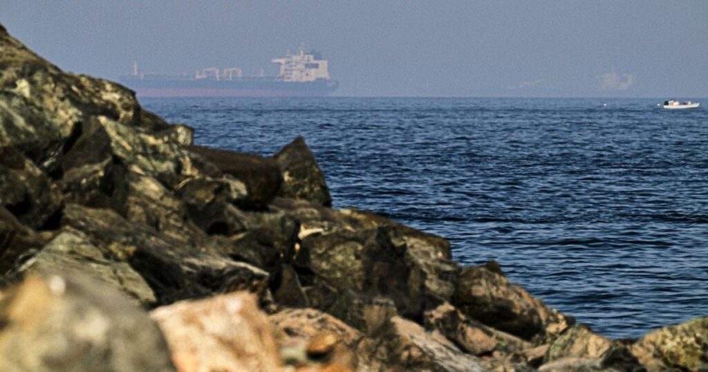 Блокада іранських портів — США ракетним ударом зупинили судно в Оманській затоці — Світ Блокада іранських портів — США ракетним ударом зупинили судно в Оманській затоці — Світ