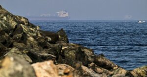 Блокада іранських портів — США ракетним ударом зупинили судно в Оманській затоці — Світ