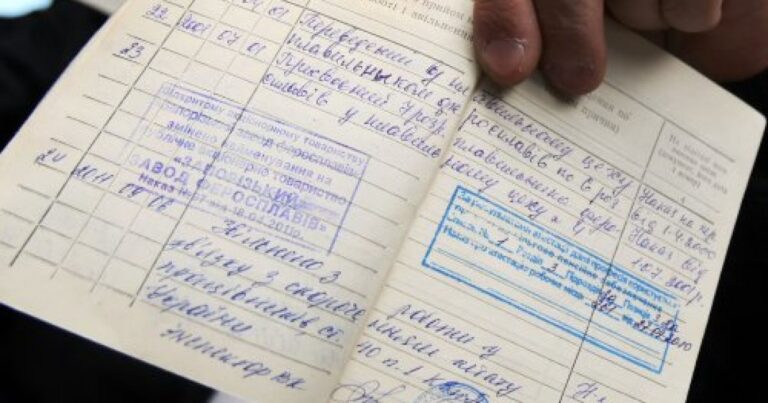 Не Втратьте Свою Пенсію: Терміновий Заклик до Оцифрування Трудових Книжок!