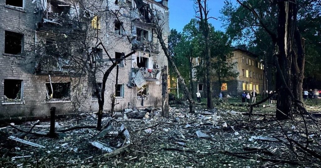 РФ вдарила ракетами по житловому кварталу: багато поранених - усі деталі РФ вдарила ракетами по житловому кварталу: багато поранених - усі деталі