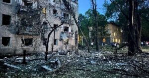 РФ вдарила ракетами по житловому кварталу: багато поранених - усі деталі
