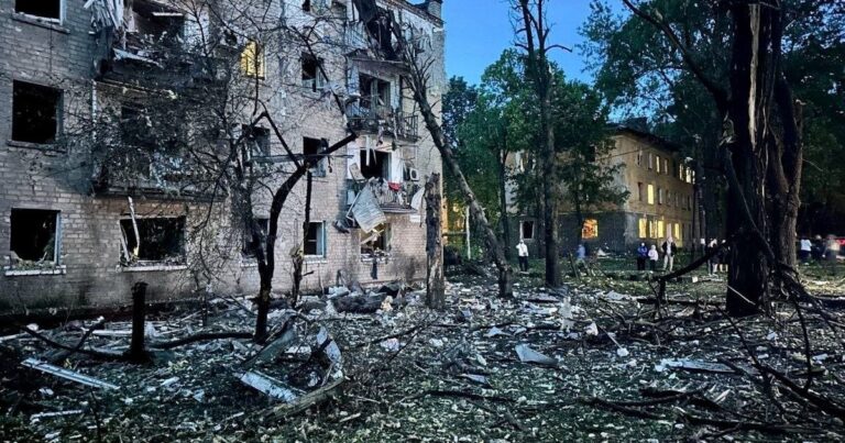 Дніпро під ракетним ударом: жахлива ніч, десятки поранених, серед них діти!
