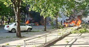 РФ атакувала центр Краматорська КАБами: Зеленський назвав кількість загиблих (фото, відео) — Укрaїнa