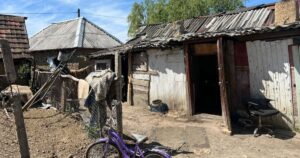 Жах на Закарпатті: 8 дітей роками без школи та лікарів! Кричущі факти про ігнорування прав дитини!