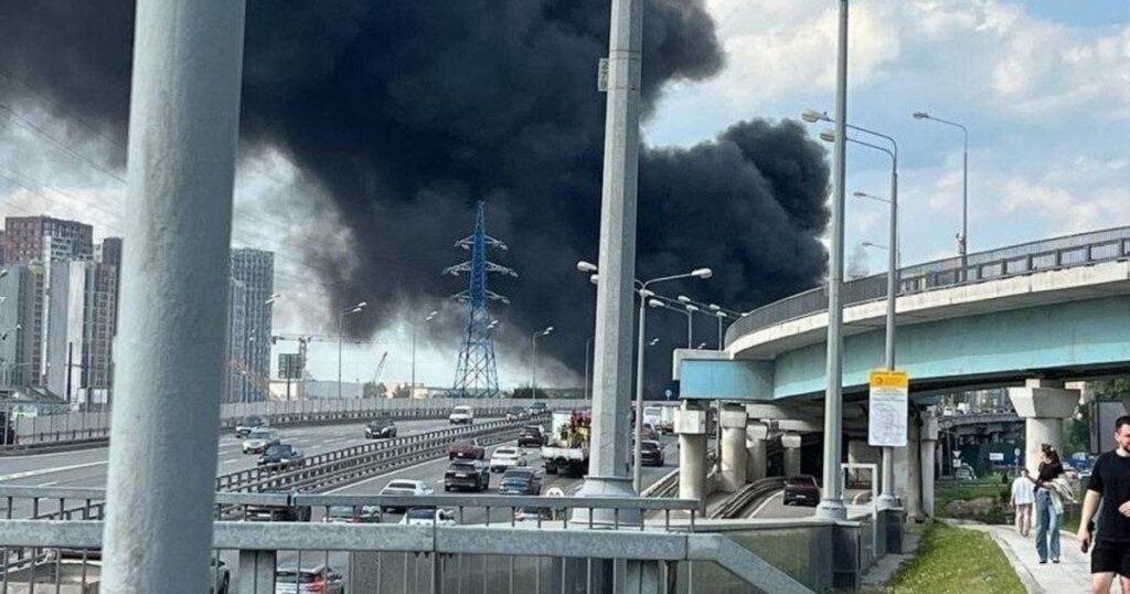 У Москві — нові вибухи: над містом вивергнувся "вулкан", росіяни в паніці (відео)