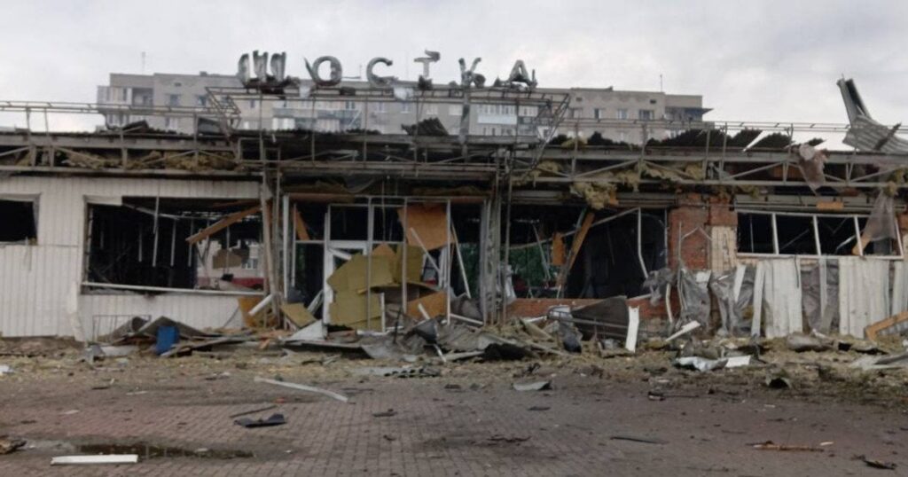 Вокзал на Сумщині знищено внаслідок російської атаки: з’явилися подробиці Вокзал на Сумщині знищено внаслідок російської атаки: з’явилися подробиці
