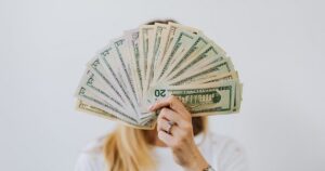 Грошова допомога від Швейцарії для українців 2026 - хто може отримати до 2 600 євро і як подати заявку — Світ