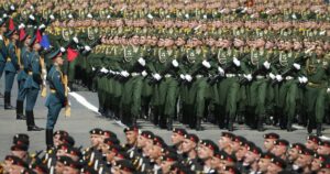 Парад без танків у Москві: експерти заявили про початок занепаду Путіна та перевагу України у війні