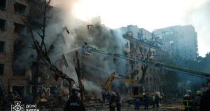 Київ під обстрілом: 21 поранений залишається в лікарнях після наймасованішої атаки на столицю