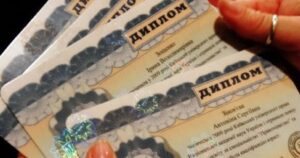 Оцифрування трудової книжки — чому ПФУ не дає додати диплом і як обійти обмеження — Укрaїнa