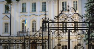 ГУЧНІ ОБШУКИ У ВЕРХОВНОМУ СУДІ: НАБУ ТА САП ПРИЙШЛИ ДО ФЕОДАЛІВ СИСТЕМИ! КОРУПЦІЙНА МЕРЕЖА РОЗКРИТА?