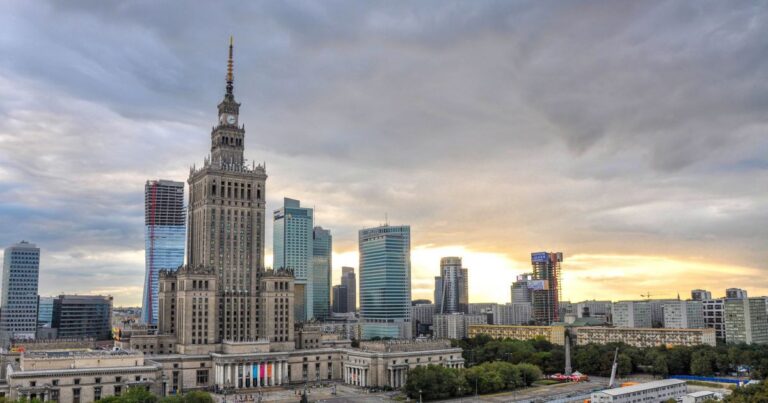Безробіття в Польщі зростає: хто з українців у зоні ризику?