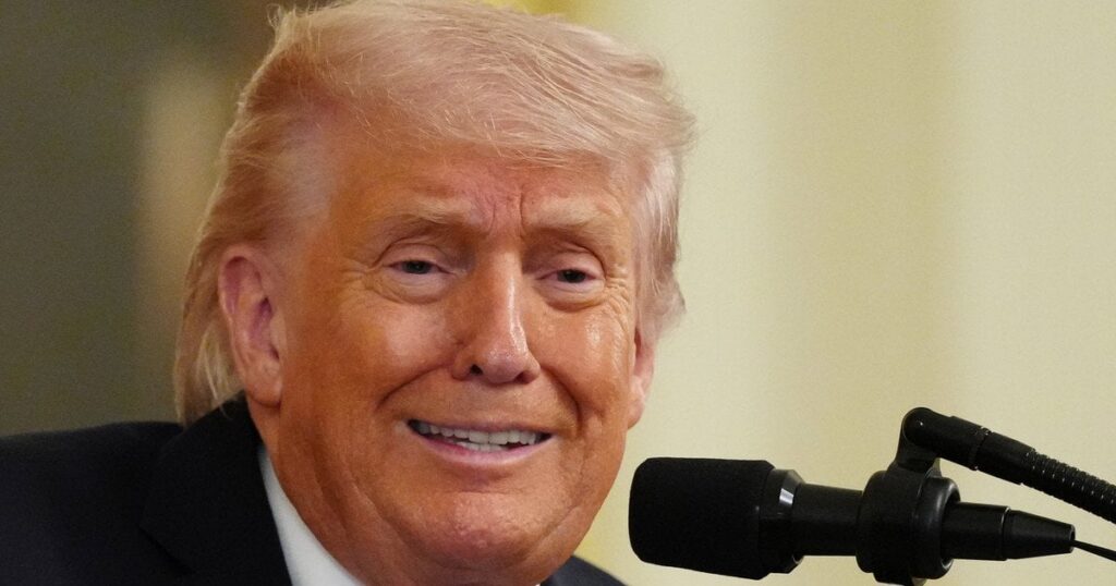 Перейменування на честь Трампа – рейтинг президента США падає — Політика